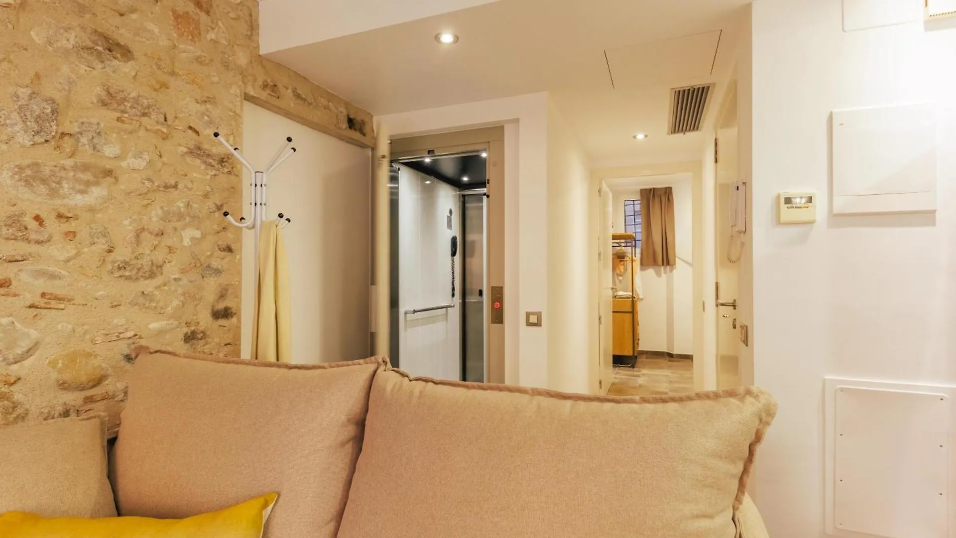 Bravissimo Mercadal, Monthly Apartment Girona