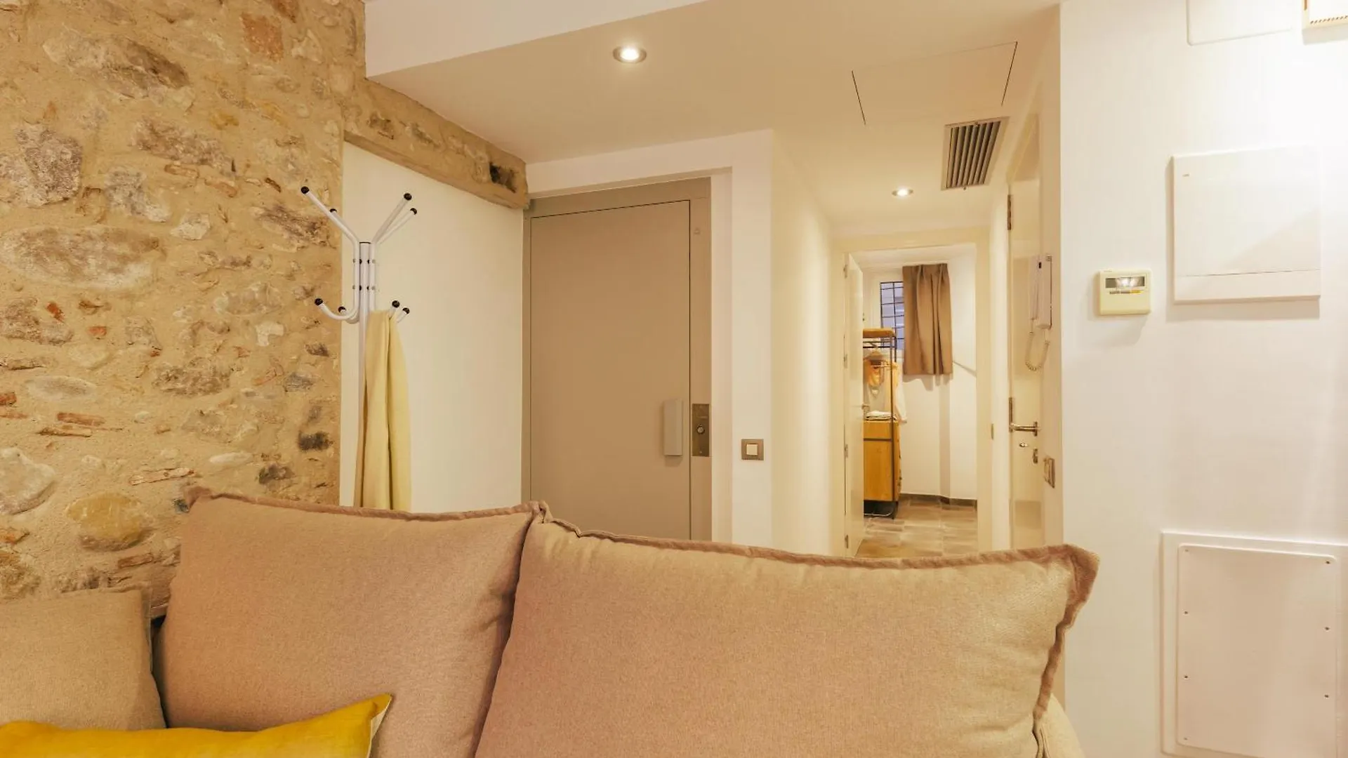 Bravissimo Mercadal, Monthly Apartment Girona