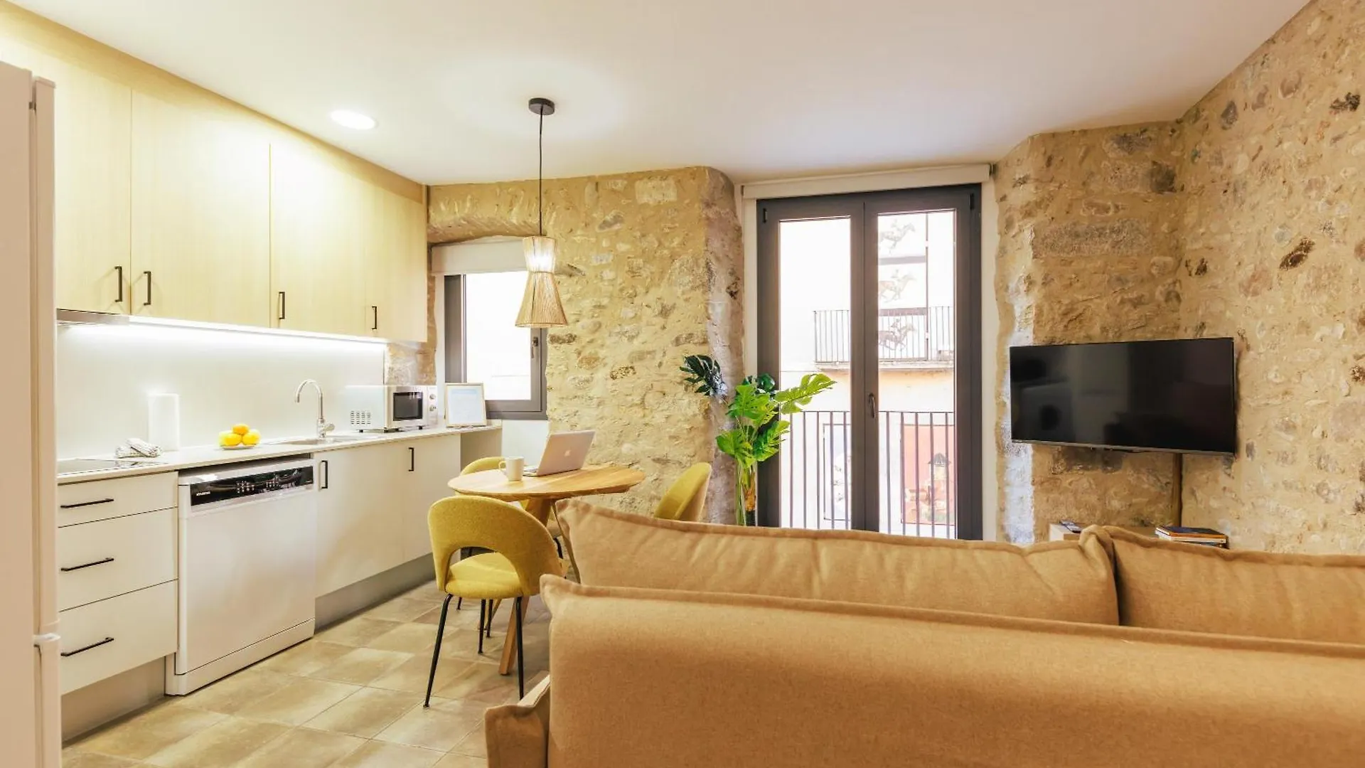Bravissimo Mercadal, Monthly Apartment Girona 0*,  Spanien